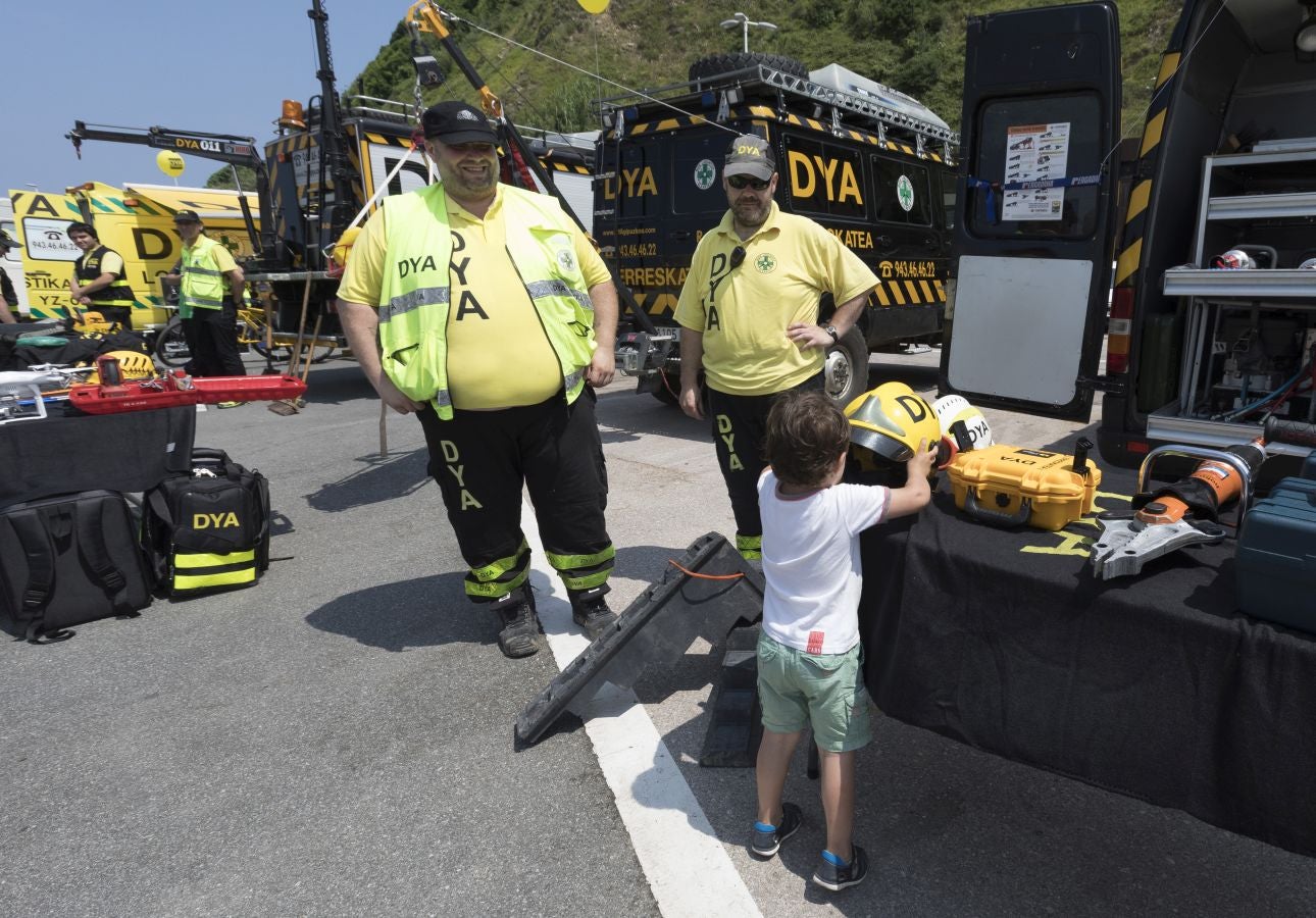 La DYA de Gipuzkoa ha celebrado su 45 aniversario con diferentes actividades en la explanada de Sagües