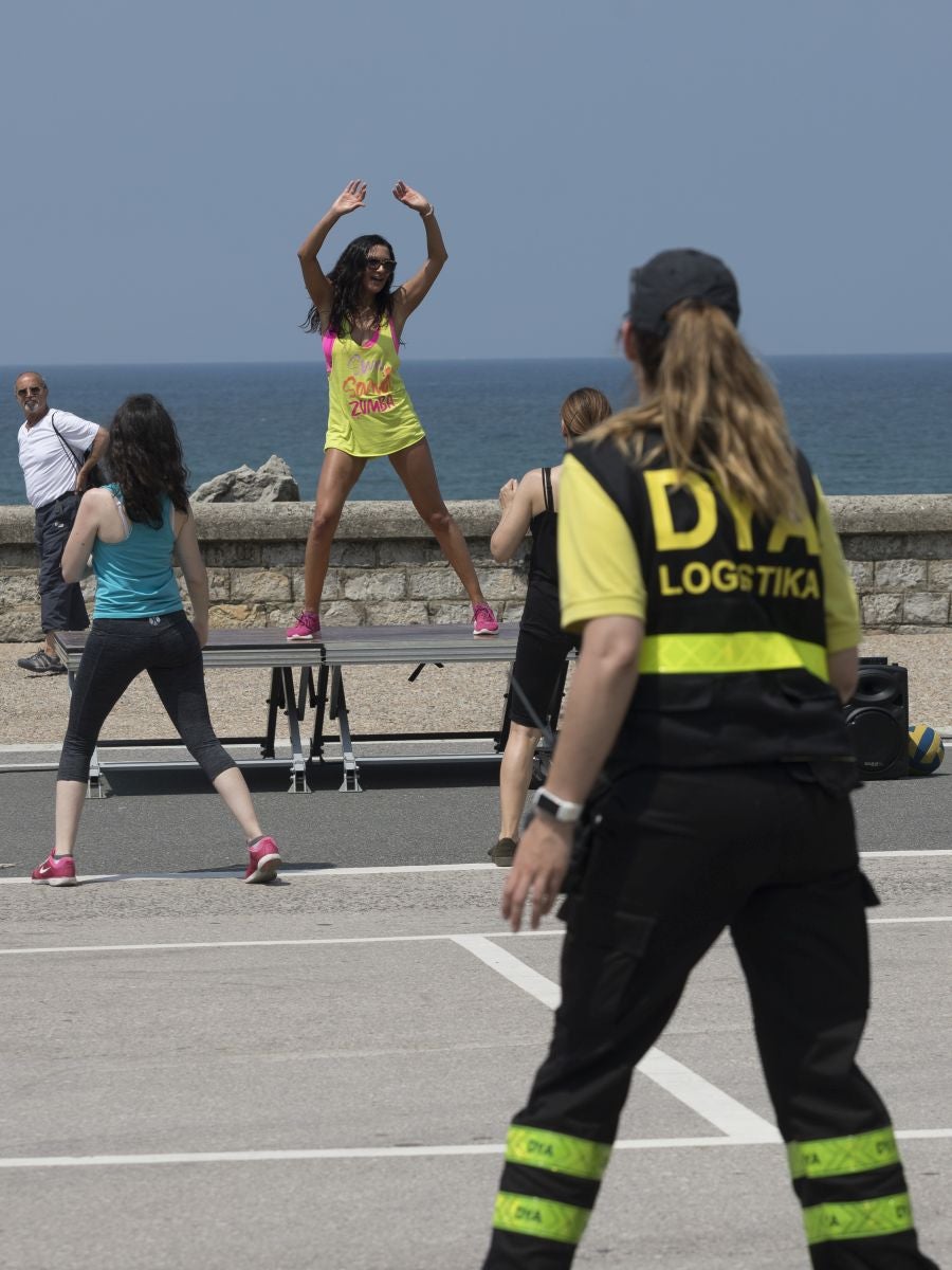 La DYA de Gipuzkoa ha celebrado su 45 aniversario con diferentes actividades en la explanada de Sagües