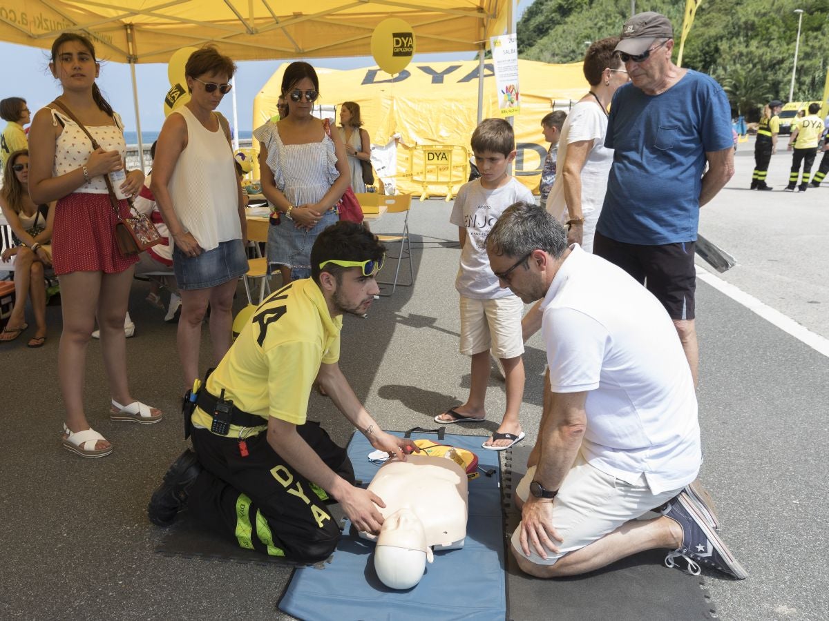La DYA de Gipuzkoa ha celebrado su 45 aniversario con diferentes actividades en la explanada de Sagües