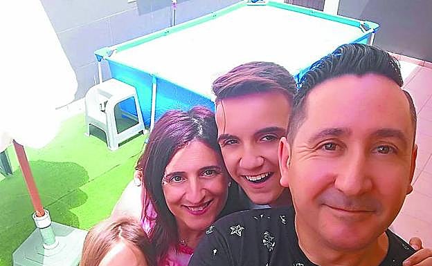 Cati Gallardo y su marido, Moi, y sus dos hijos, Marta y David. 