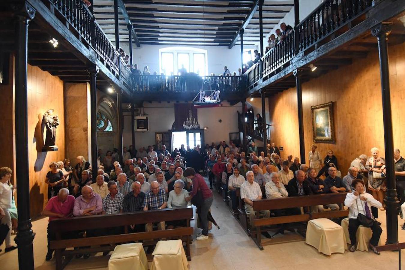 Este lunes 16 de julio se ha celebrado el día de la Virgen del Carmen en San Sebastián. El festejo, este año, ha contado con una novedad, la Coofradía donostiarra Karmengo Ama ha recuperado la tradicional procesión marítima de la Virgen por la bahía de La Concha. 