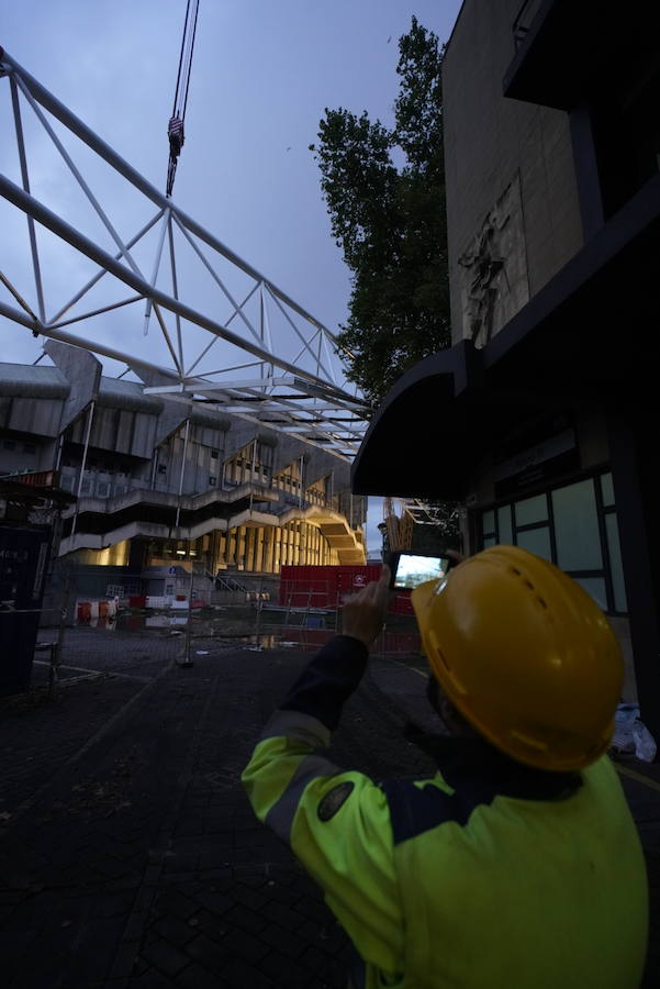 La previsión es que la megaestructura que caracterizará al estadio quede configurada a mediodía
