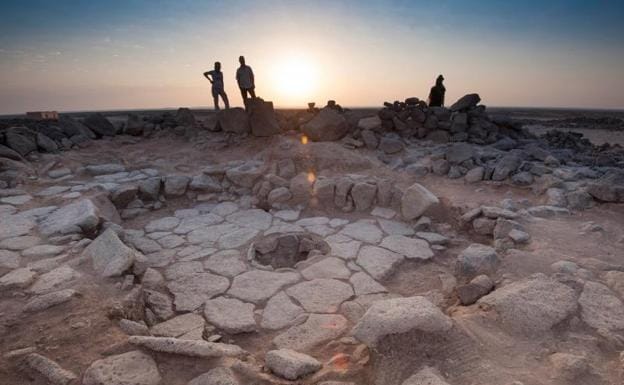 Fotografía facilitada por la Universidad de Copenhague, del yacimiento de Shubayqa, de donde se ha recuperado 24 restos de comida carbonizada