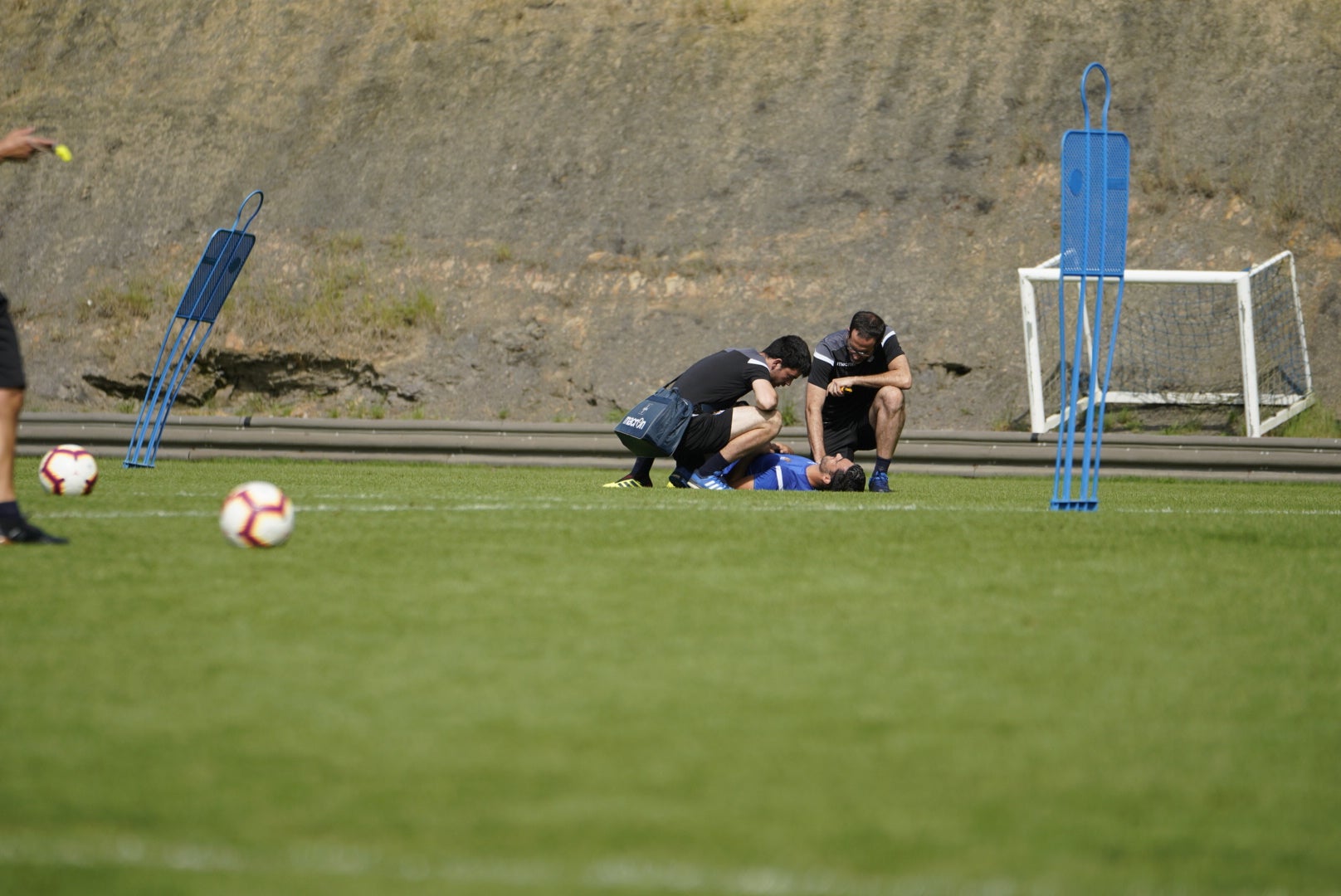 El nuevo fichaje de la Real Sociedad ha abandonado el campo molesto del hombro derecho 