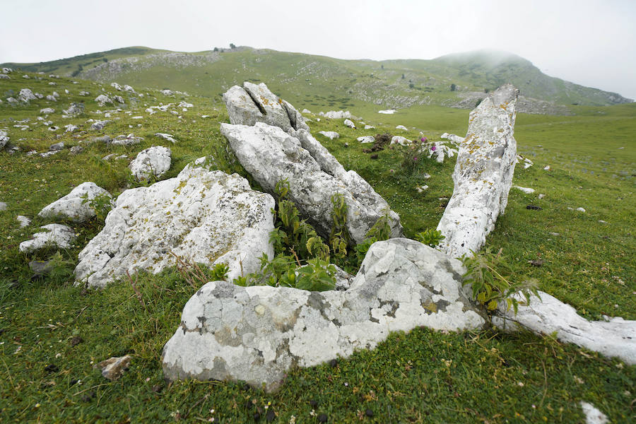 Lo que estaba catalogado como «túmulo» ha resultado ser una edificación -de planta aparentemente octogonal- que data de la época de los romanos. Concretamente, de entre los siglos I y III de nuestra era.
