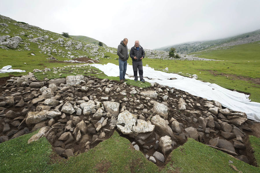 Lo que estaba catalogado como «túmulo» ha resultado ser una edificación -de planta aparentemente octogonal- que data de la época de los romanos. Concretamente, de entre los siglos I y III de nuestra era.