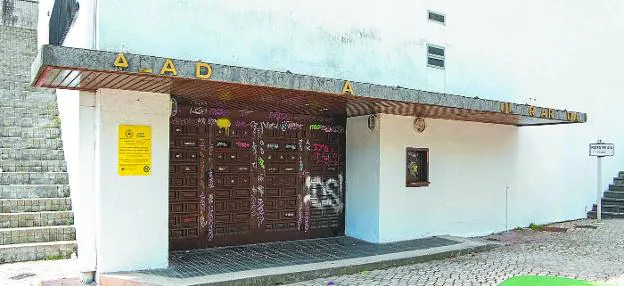 El Amaña está cerrado desde el año 2010 y ahora una asociación de vecinos ha solicitado al Ayuntamiento apoyo para recuperar el cine y los actos culturales.