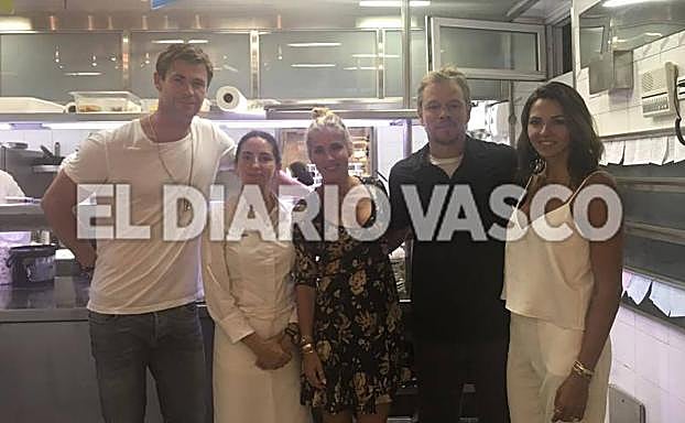 Chris Hemsworth y Elsa Pataky junto a Matt Damon y Lucía Barroso, en Arzak