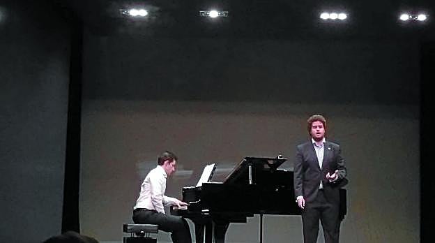 Imanol Laura ha cambiado las ecuaciones de física por las partituras, las óperas y los escenarios.