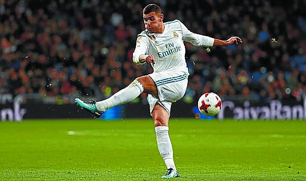 Theo Hernández, durante un partido de la pasada temporada con la camiseta del Real Madrid. 