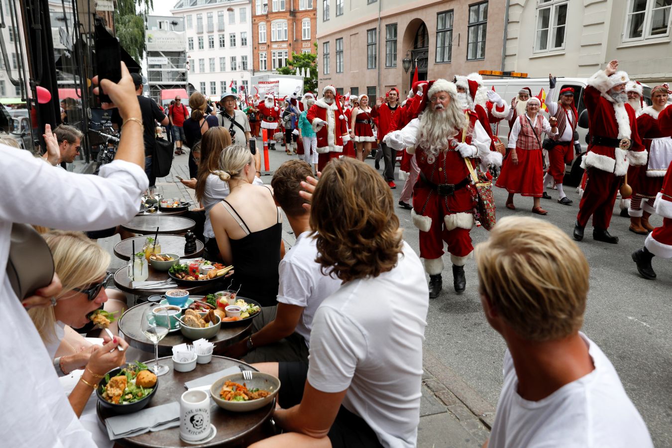 Este domingo se ha celebrado la 61ª conferencia anual de Papá Noel en Copenhague. Más de 150 Santa Claus se reunieron ayer en Dinamarca