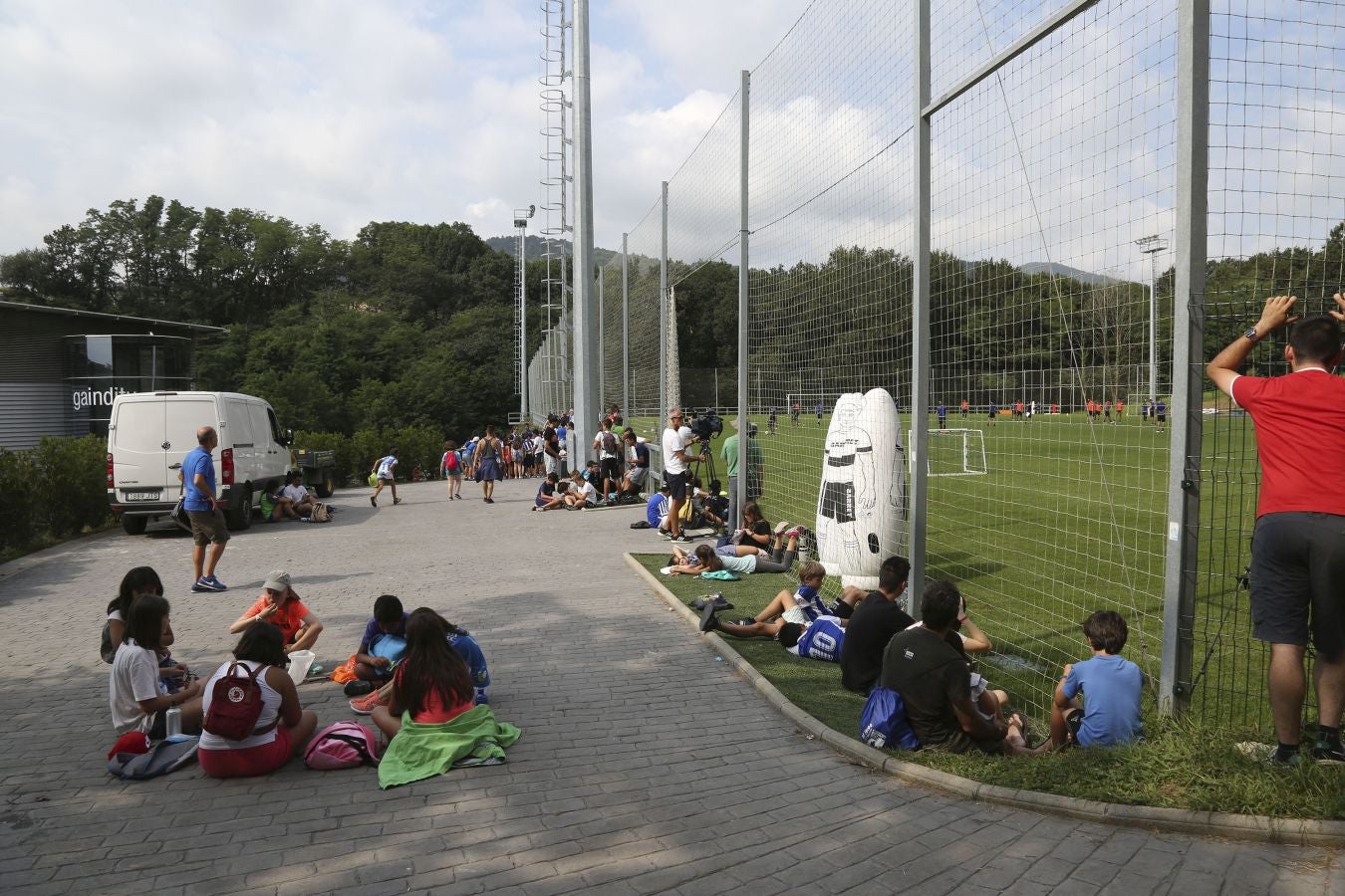 Mikel Merino y Imanol Agirretxe han iniciado el entrenamiento junto al resto del grupo, mientras que los centrales Raúl Navas y Héctor Moreno están en el José Luis Orbegozo haciendo carrera continua