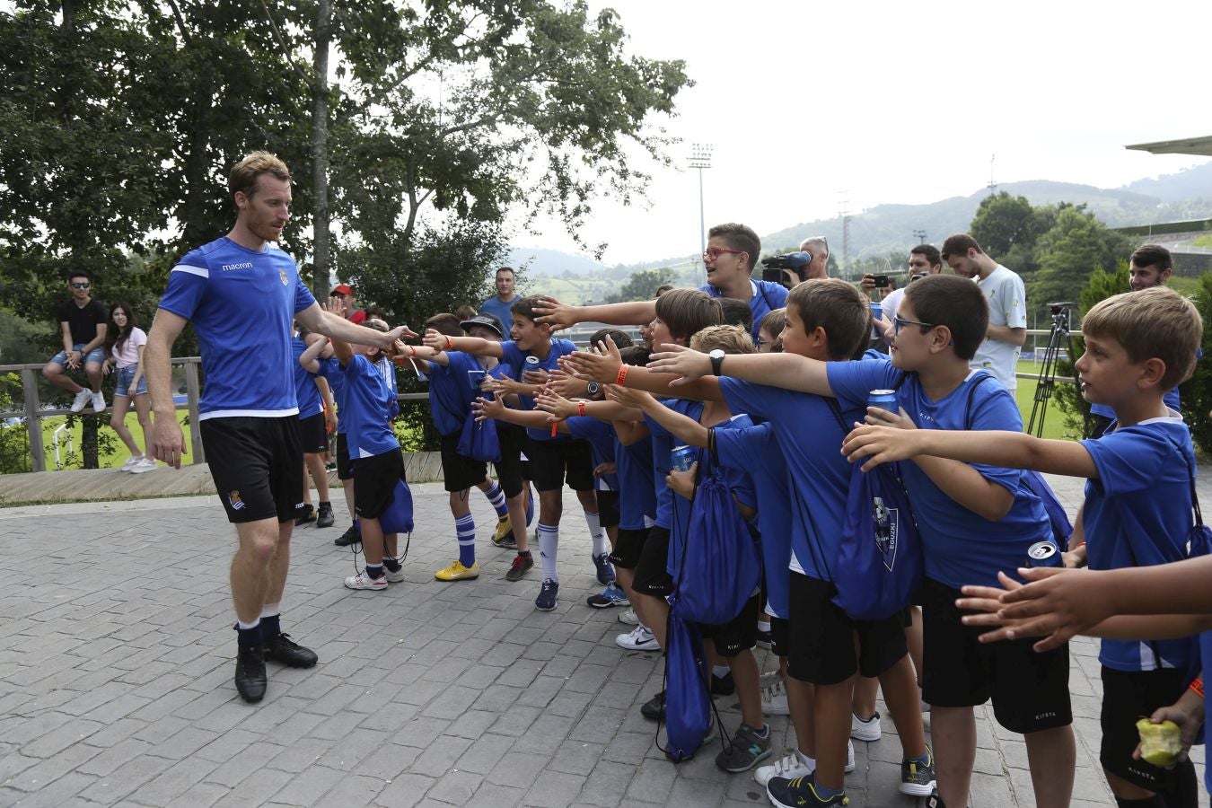 Mikel Merino y Imanol Agirretxe han iniciado el entrenamiento junto al resto del grupo, mientras que los centrales Raúl Navas y Héctor Moreno están en el José Luis Orbegozo haciendo carrera continua