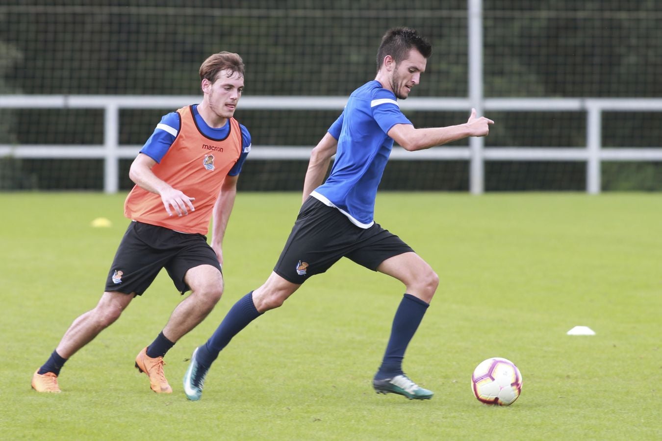 Mikel Merino y Imanol Agirretxe han iniciado el entrenamiento junto al resto del grupo, mientras que los centrales Raúl Navas y Héctor Moreno están en el José Luis Orbegozo haciendo carrera continua