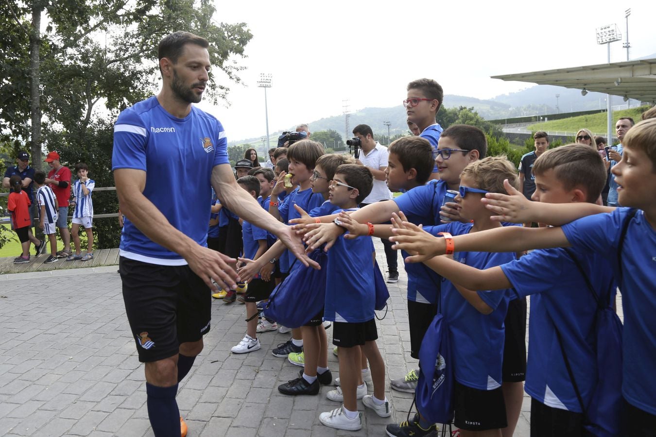 Mikel Merino y Imanol Agirretxe han iniciado el entrenamiento junto al resto del grupo, mientras que los centrales Raúl Navas y Héctor Moreno están en el José Luis Orbegozo haciendo carrera continua