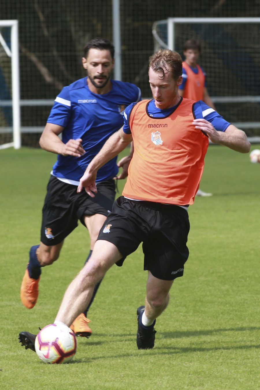 Mikel Merino y Imanol Agirretxe han iniciado el entrenamiento junto al resto del grupo, mientras que los centrales Raúl Navas y Héctor Moreno están en el José Luis Orbegozo haciendo carrera continua
