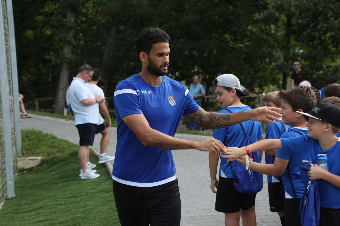 Mikel Merino y Imanol Agirretxe han iniciado el entrenamiento junto al resto del grupo, mientras que los centrales Raúl Navas y Héctor Moreno están en el José Luis Orbegozo haciendo carrera continua