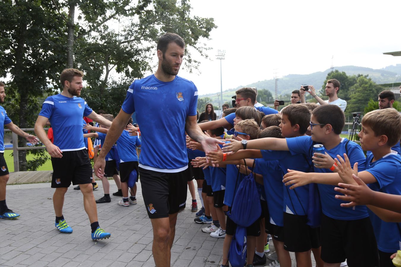 Mikel Merino y Imanol Agirretxe han iniciado el entrenamiento junto al resto del grupo, mientras que los centrales Raúl Navas y Héctor Moreno están en el José Luis Orbegozo haciendo carrera continua