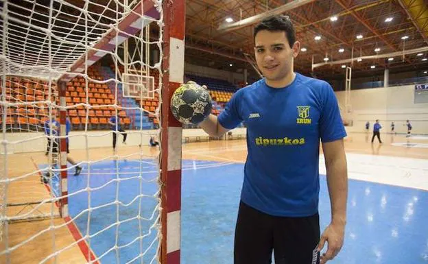 Vázquez, con la camiseta del Bidasoa.