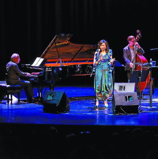 Mary Stallings, que hoy recibirá el premio del Jazzaldia, ayer en el Victoria Eugenia. 