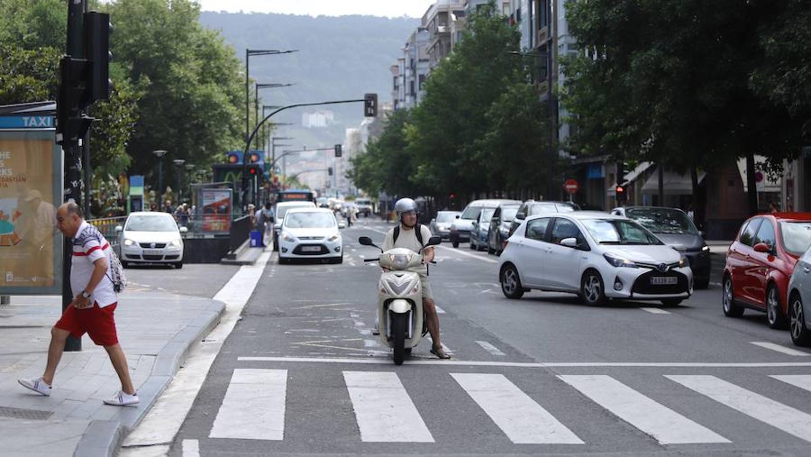 El sector de los taxistas se ha concentrado este lunes en la Estación del Norte yse ha dirigido en caravana hacia Pío XII