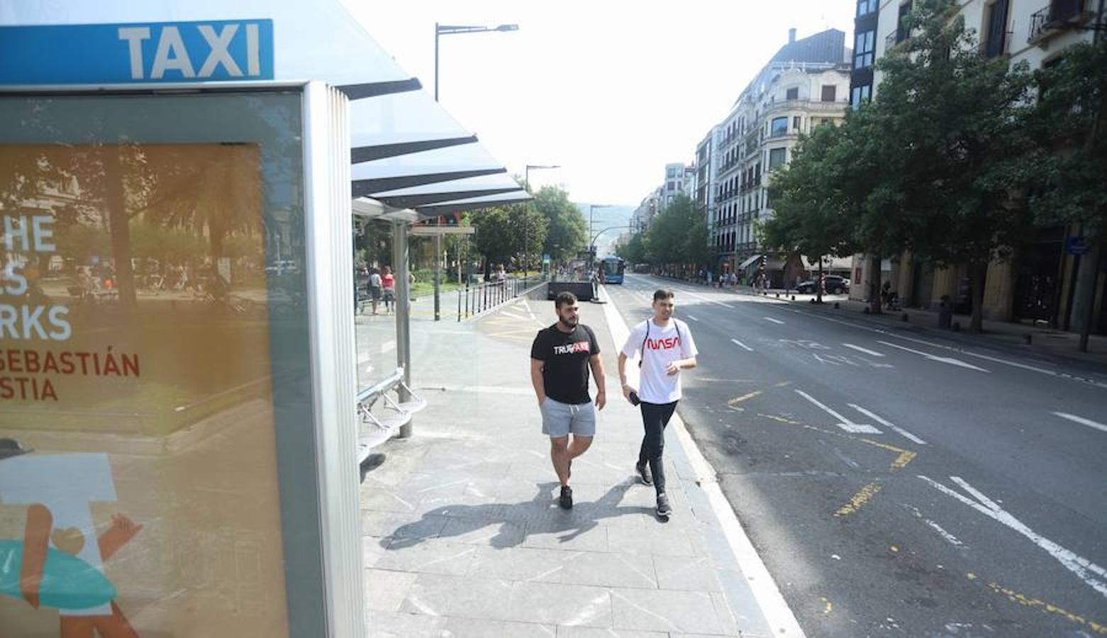 El sector de los taxistas se ha concentrado este lunes en la Estación del Norte yse ha dirigido en caravana hacia Pío XII