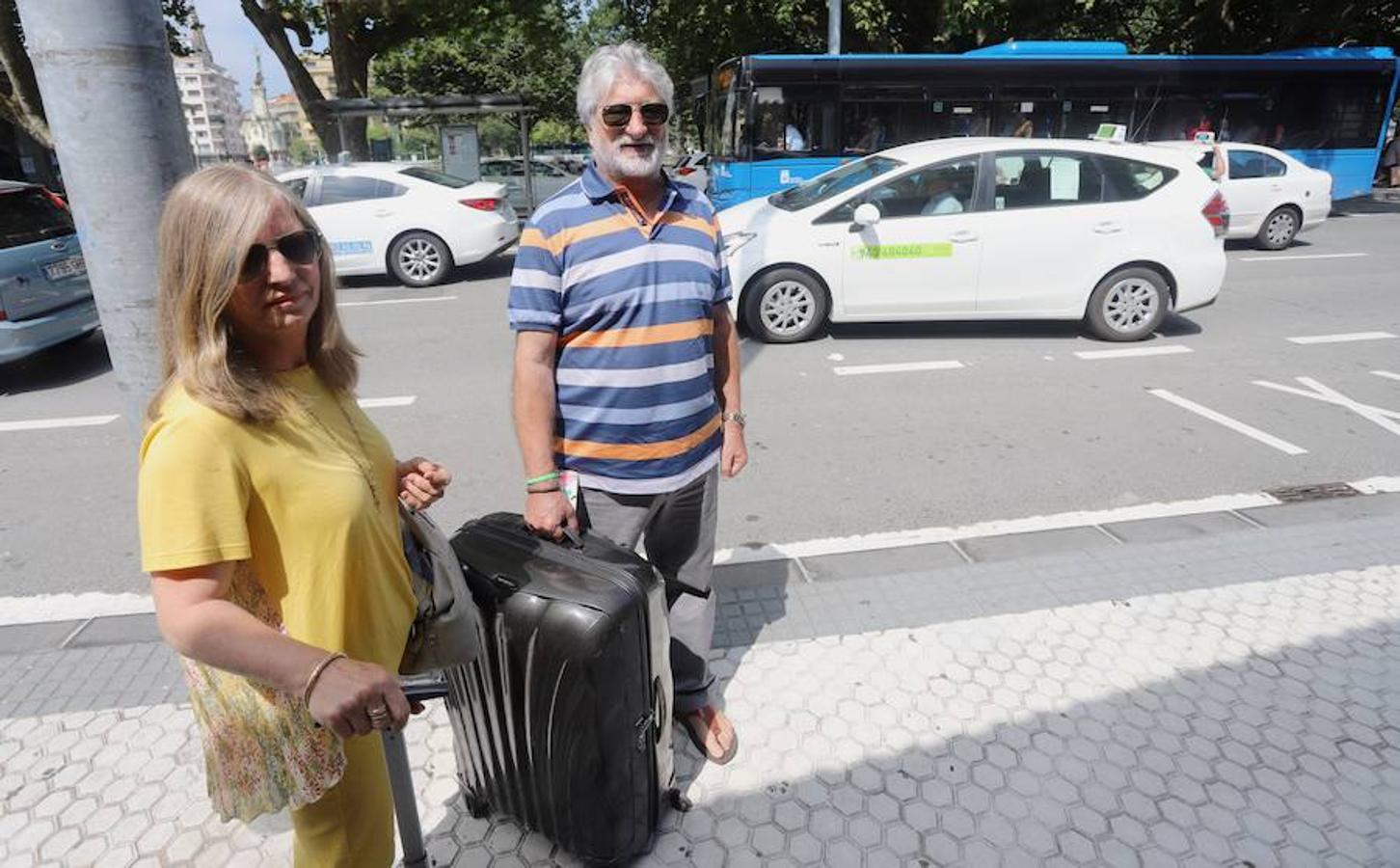 El sector de los taxistas se ha concentrado este lunes en la Estación del Norte yse ha dirigido en caravana hacia Pío XII