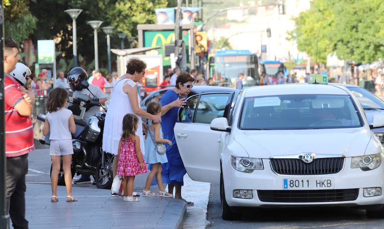 El sector de los taxistas se ha concentrado este lunes en la Estación del Norte yse ha dirigido en caravana hacia Pío XII