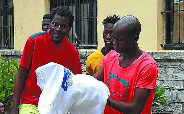 Los migrantes llegados la semana pasada a Irun. 
