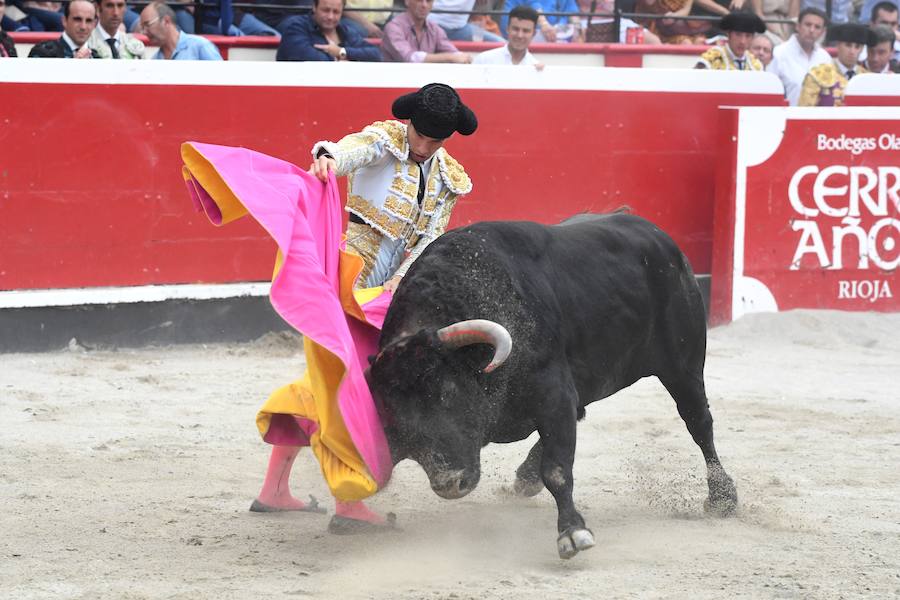 El diestro Pepe Moral fue el gran protagonista en el cierre de los sanignacios de Azpeitia por las dos grandes faenas que firmó a los dos toros con opciones de una desigual corrida de Cuadri, labores que, al final, quedaron sin premio por su mala tarde con los aceros