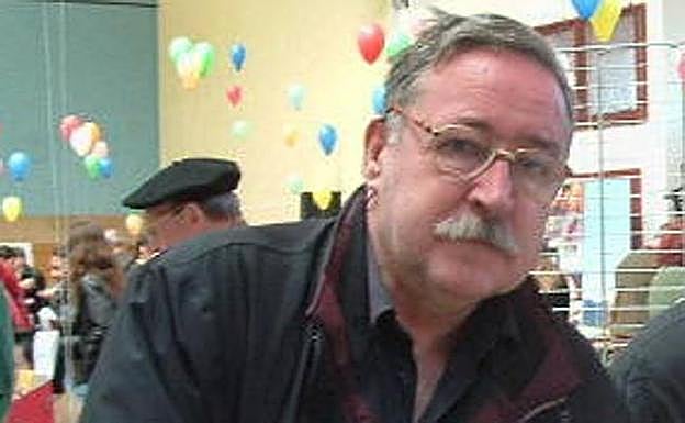 Txema Larrea, artxiboko argazkian. 