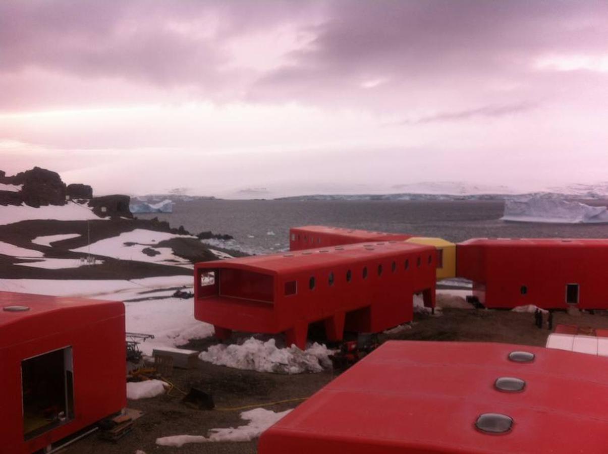 Iñaki Irastorza es un ingeniero donostiarra que durante cuatro meses al año viaja al continente más austral de la sierra