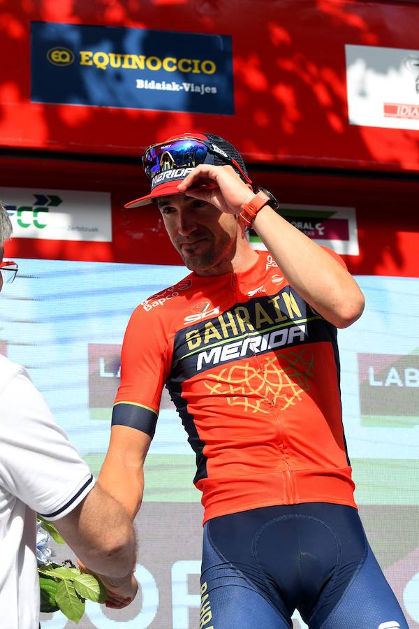 El pelotón ciclista ha animado las carreteras guipuzcoanas durante la Clásica de San Sebastián 2018