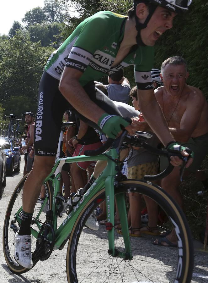 El pelotón ciclista ha animado las carreteras guipuzcoanas durante la Clásica de San Sebastián 2018