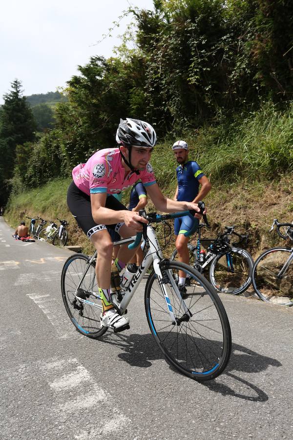 Un gran ambiente en la subida final de la clasica San Sebastián 2018, a los ciclistas no les faltará apoyo