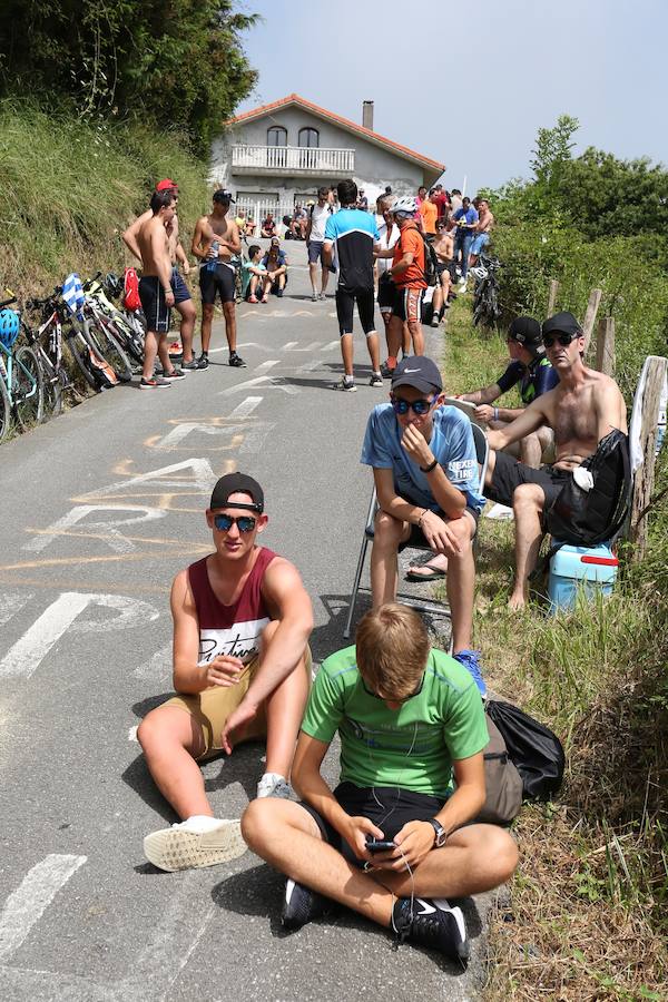 Un gran ambiente en la subida final de la clasica San Sebastián 2018, a los ciclistas no les faltará apoyo