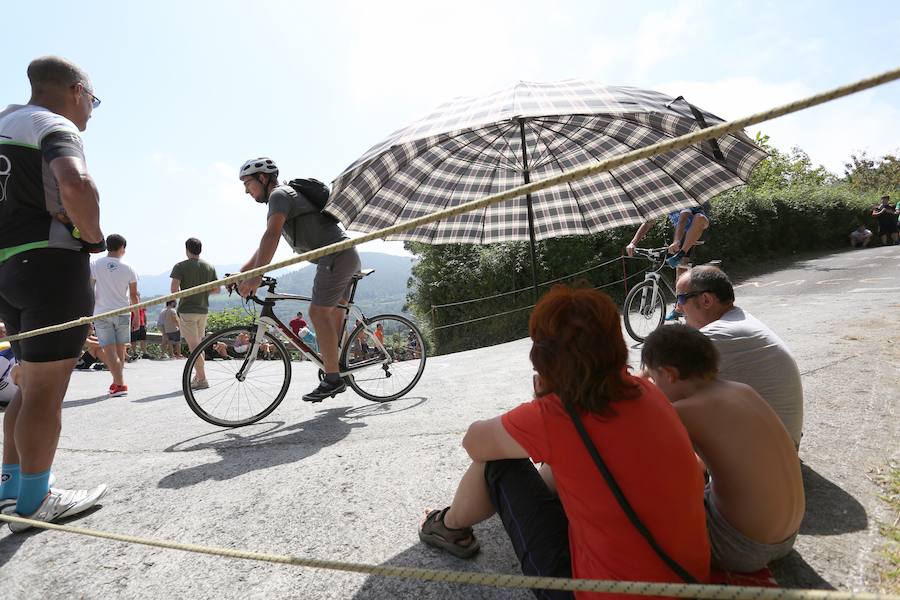 Un gran ambiente en la subida final de la clasica San Sebastián 2018, a los ciclistas no les faltará apoyo