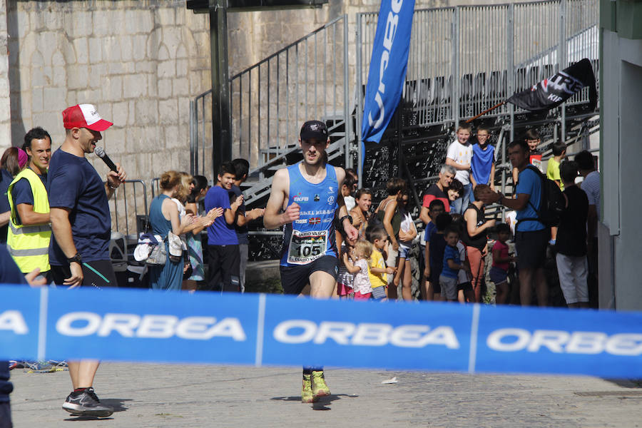 Itziar está de fiesta. Desde ayer y hasta el miércoles los vecinos de esta localidad celebran las Kopraixak. A pesar de que las fiestas oficialmente comenzaron por la tarde con la bajada de Marixi desde el campanario, por la mañana arrancaron los actos previos 