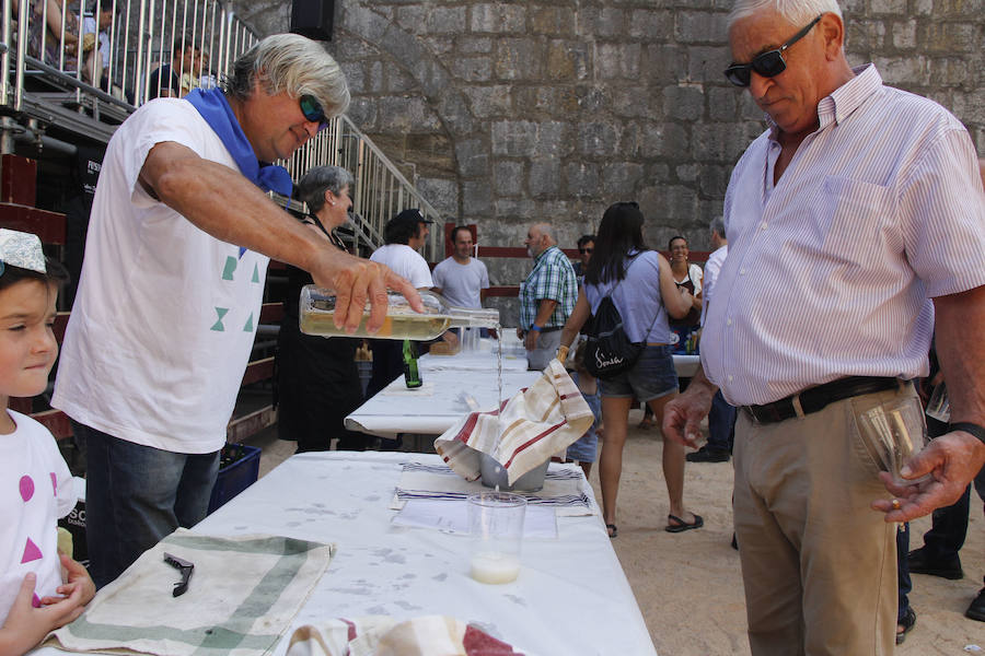 as fiestas de Itziar, las Kopraixak, comenzaron el sábado y concluirán el miércoles. Ayer celebraron uno de los actos más queridos por los itziartarras., el relacionado con el culto y devoción a la Virgen de Itziar. 