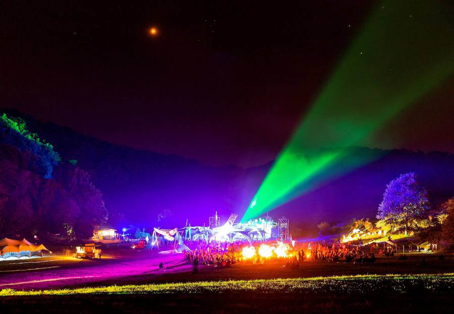Cuarta edición del Festival Samsara en el distrito de Toreki en Siofok (Hungría). Los asistentes al festival disfrutan de la música y talleres de yoga así como conferencias de entrenadores de yoga, psicólogos, instructores, terapeutas, médicos y curanderos entre el 6 y el 12 de agosto de 2018.