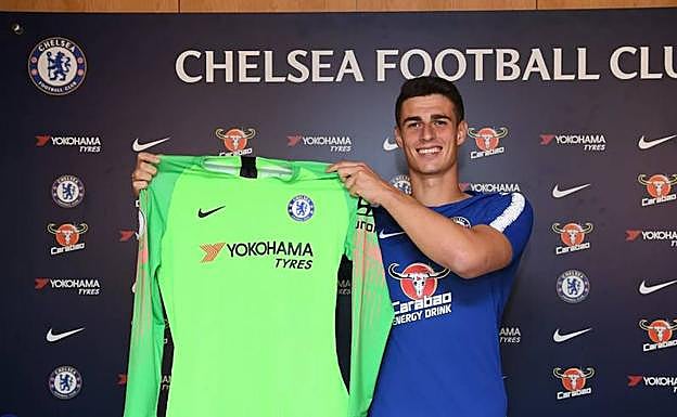 Kepa Arrizablaga con su nueva camiseta