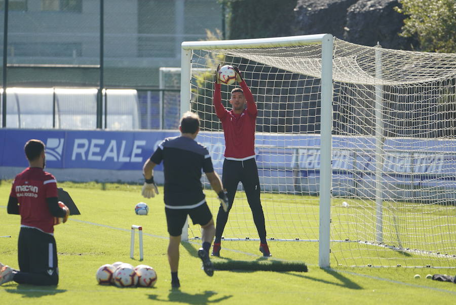 Entrenamiento de aproximada duración de una hora y media en el que el balón ha sido el protagonista principal. Todavia sin Theo Hernández y con Januzaj recuperandose dentro de las instalciones de Zubieta.