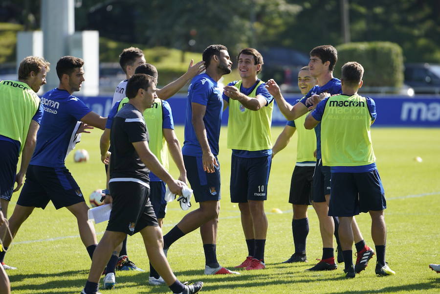 Entrenamiento de aproximada duración de una hora y media en el que el balón ha sido el protagonista principal. Todavia sin Theo Hernández y con Januzaj recuperandose dentro de las instalciones de Zubieta.