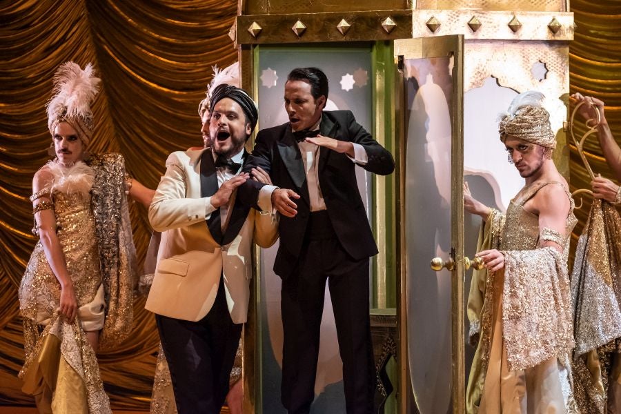 Paolo Arrivabeni dirige esta producción que se estrenó en mayo en Buenos Aires y transmite «las ganas de vivir queda la música de Rossini» 