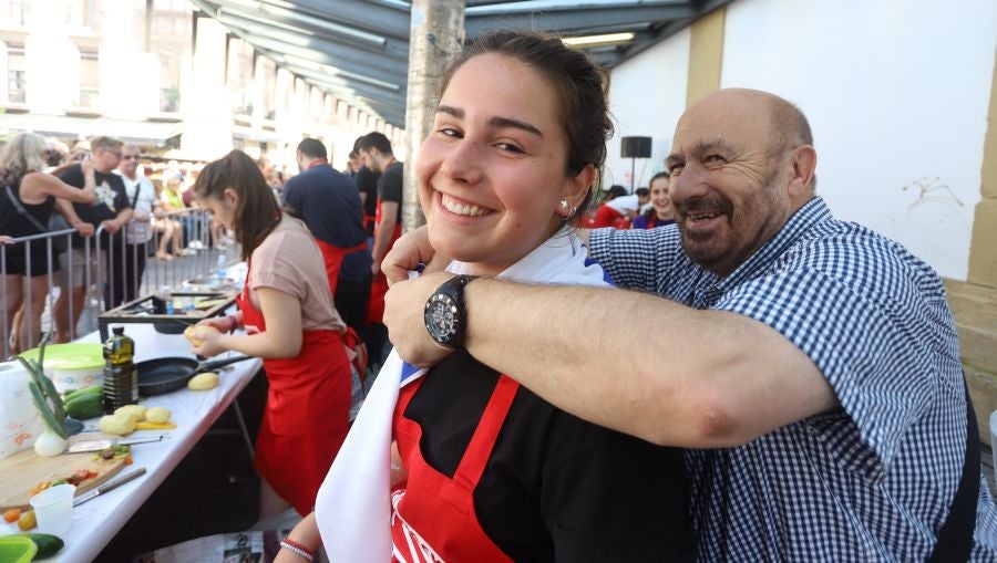 Dentro de los Concursos gastronómicos de la Semana Grande, este domingo 12 de agosto, se ha celebrado el concurso de tortilla de patata en la Bretxa.