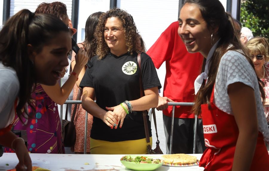 Dentro de los Concursos gastronómicos de la Semana Grande, este domingo 12 de agosto, se ha celebrado el concurso de tortilla de patata en la Bretxa.