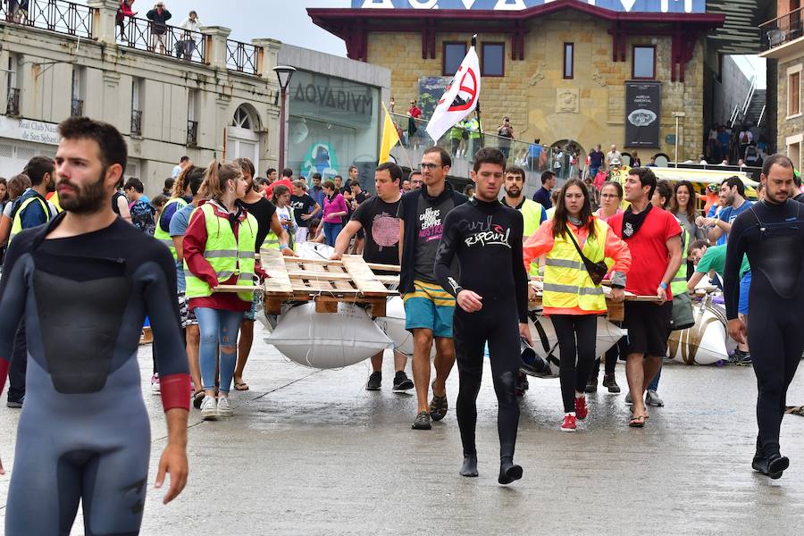Eguraldia ez dute izan eta beraien alde, baina burutu dituzte lanak. Dena prest dago Flamenkan bazkaldu eta gero portutik Kontxako hondartzarako bidea egiteko