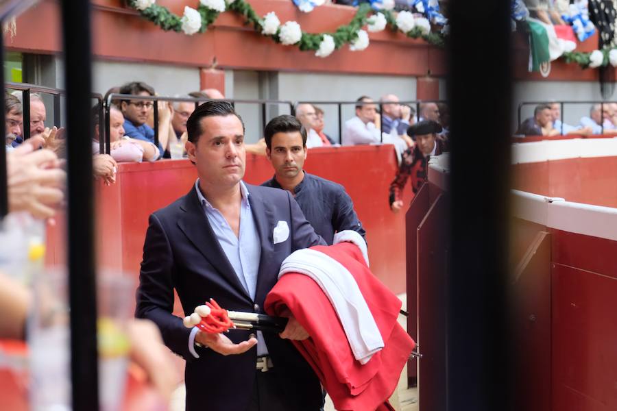 La ausencia de Cayetano ha convertido la corrida en un mano a mano entre Roca Rey y Enrique Ponce