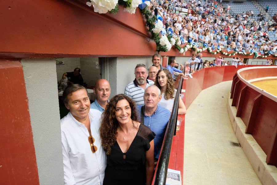 La ausencia de Cayetano ha convertido la corrida en un mano a mano entre Roca Rey y Enrique Ponce