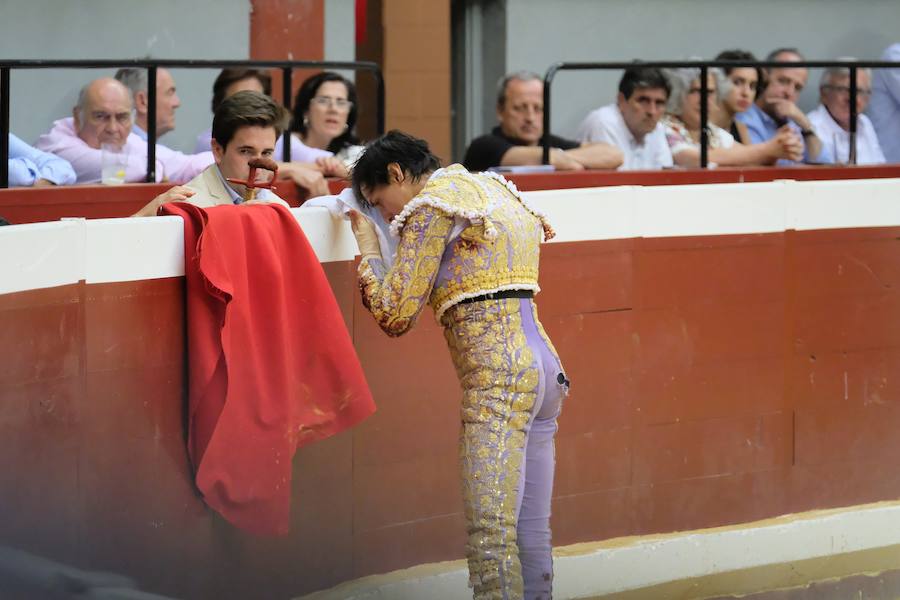 La ausencia de Cayetano ha convertido la corrida en un mano a mano entre Roca Rey y Enrique Ponce